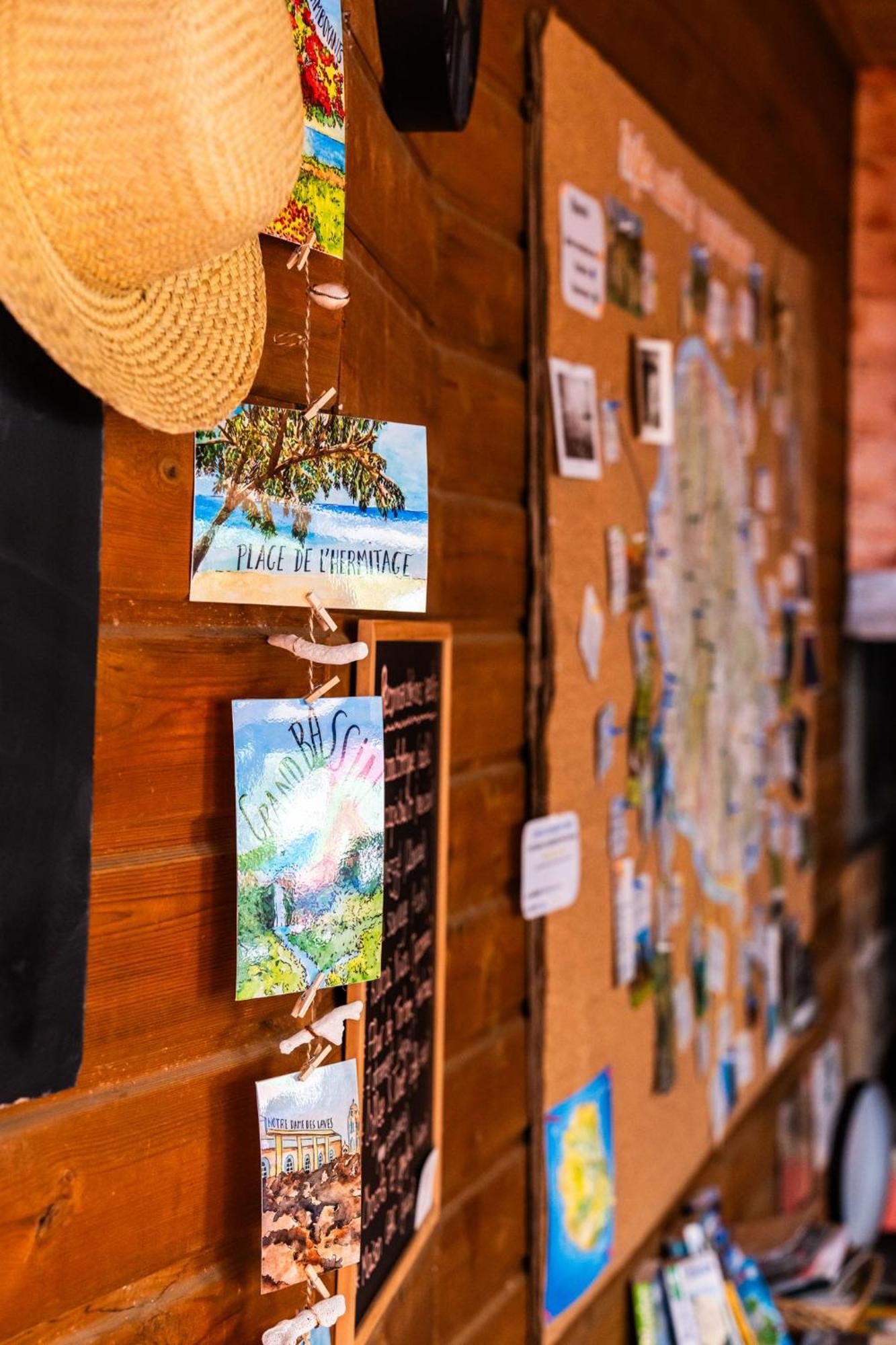 Les Baroudeurs Hostel サン・ピエール エクステリア 写真