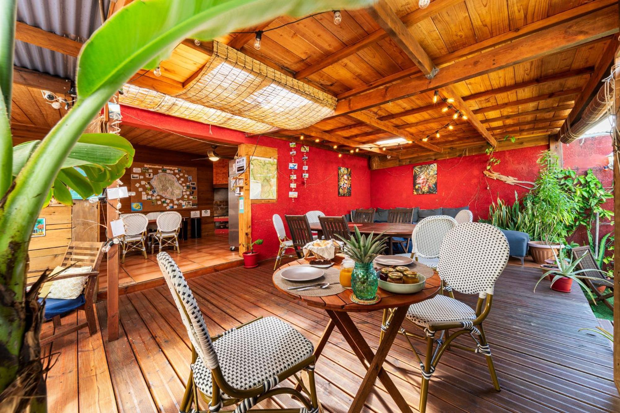 Les Baroudeurs Hostel サン・ピエール エクステリア 写真